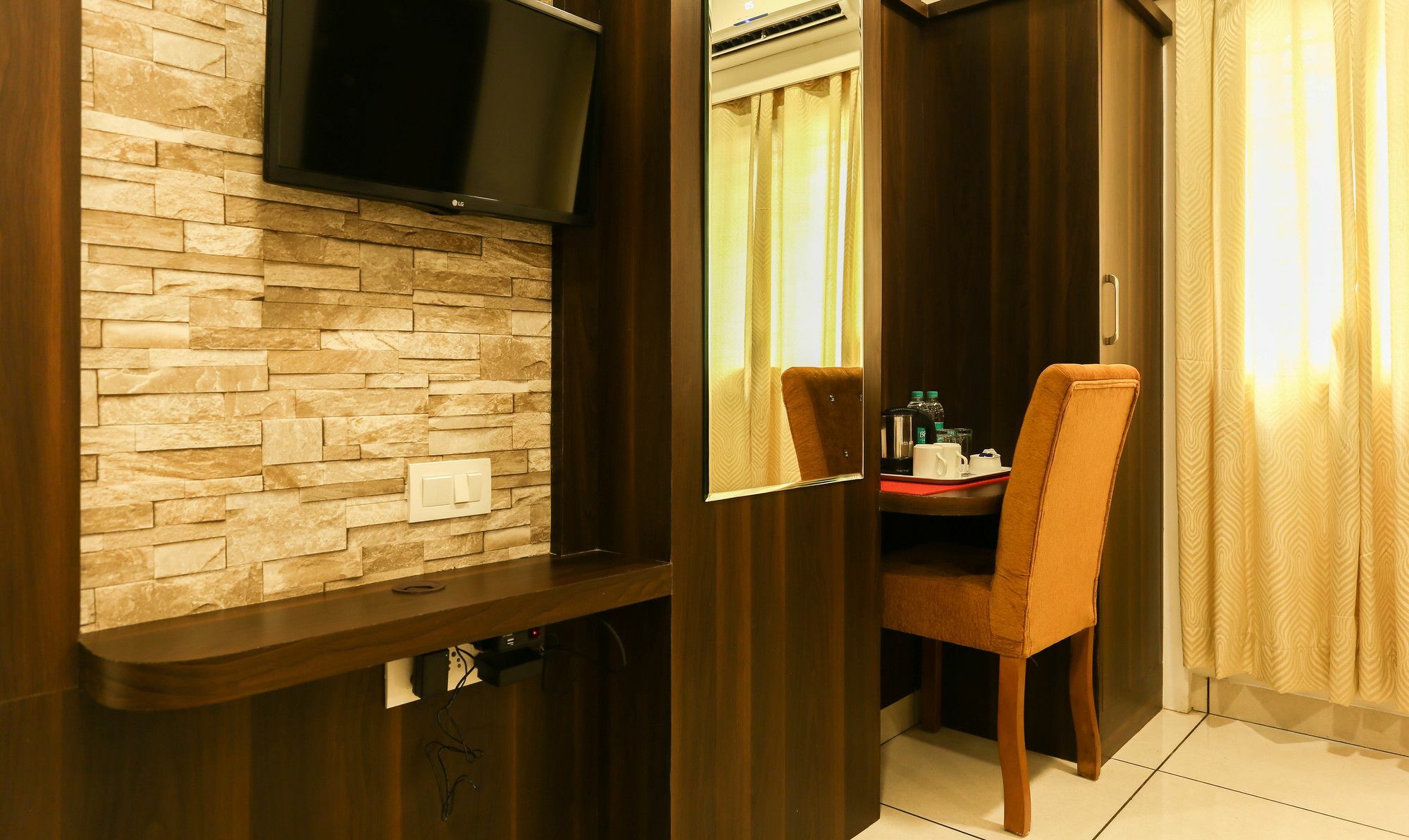 Oyo 30525 Dwarka Grand 3*
