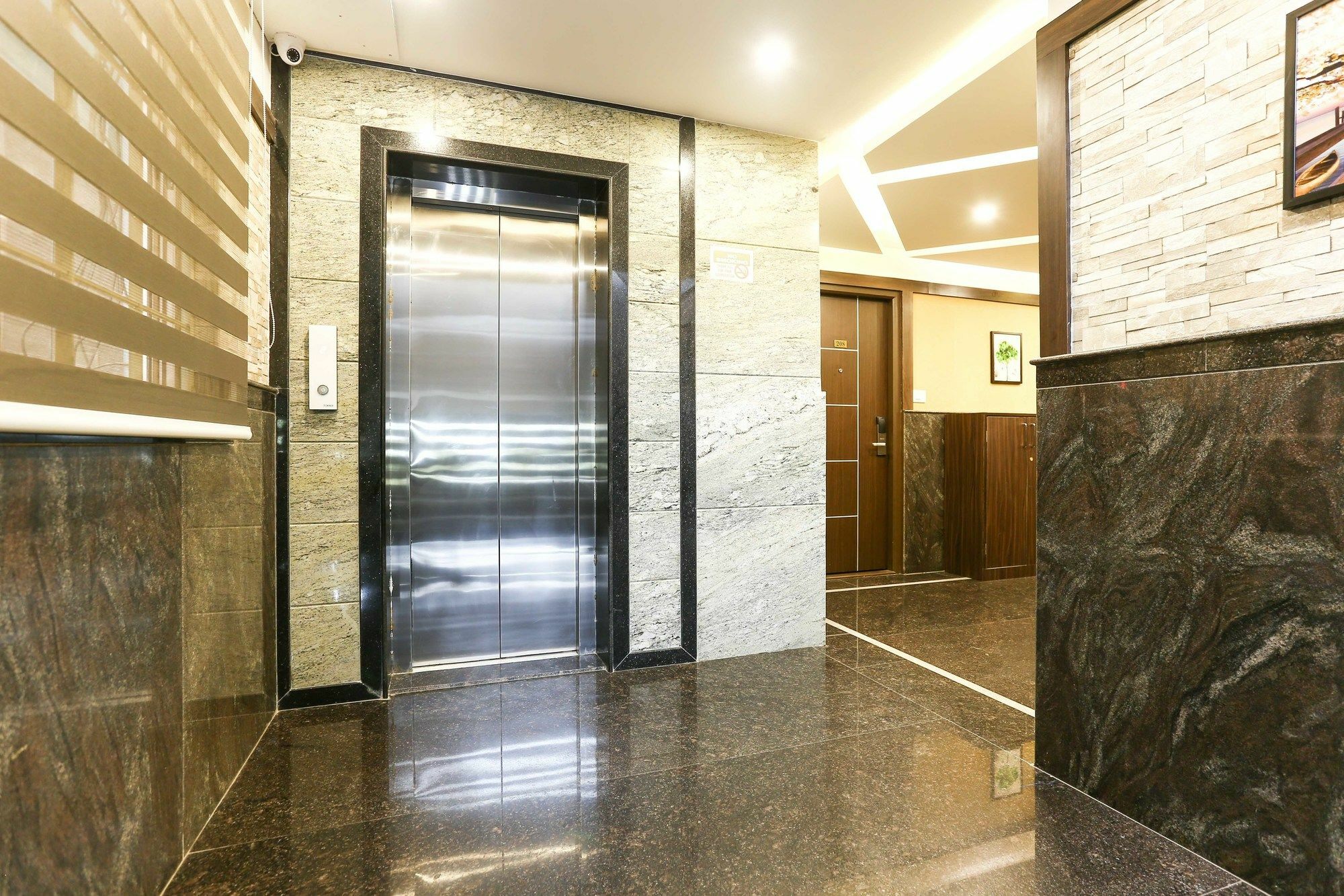 Hotel Oyo 30525 Dwarka Grand