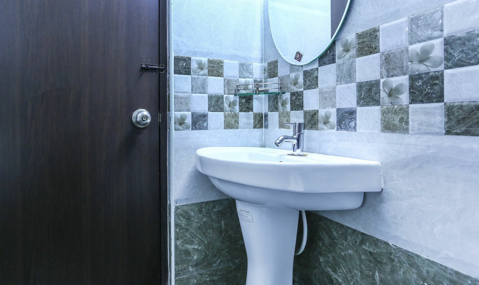 Oyo 30525 Dwarka Grand