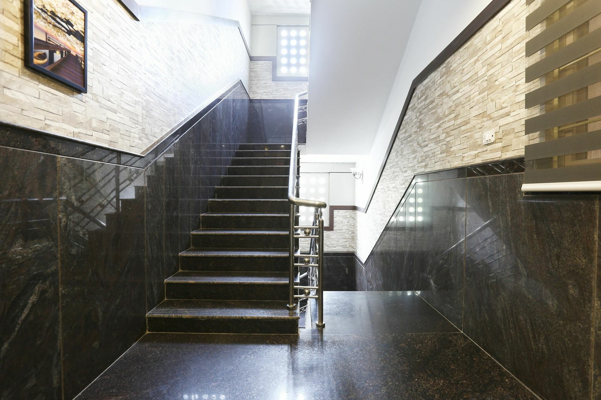 Oyo 30525 Dwarka Grand 3*