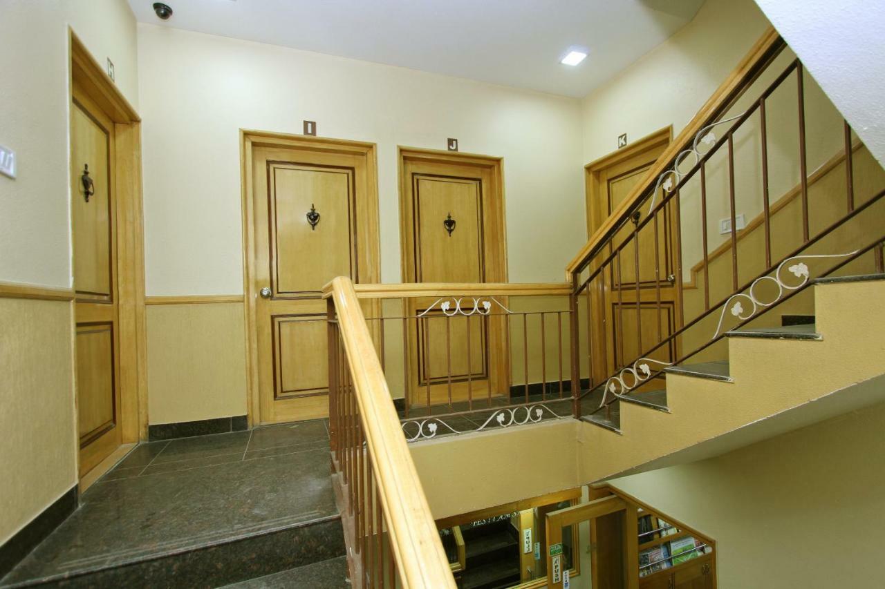 Bluemoon Log-inn 3* Bangalore