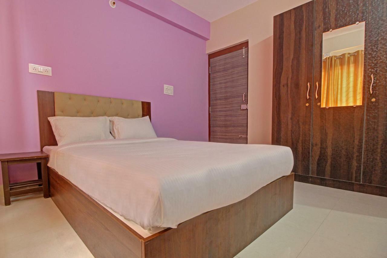 Spot On 29575 Hotel Surya International Spot 3*
