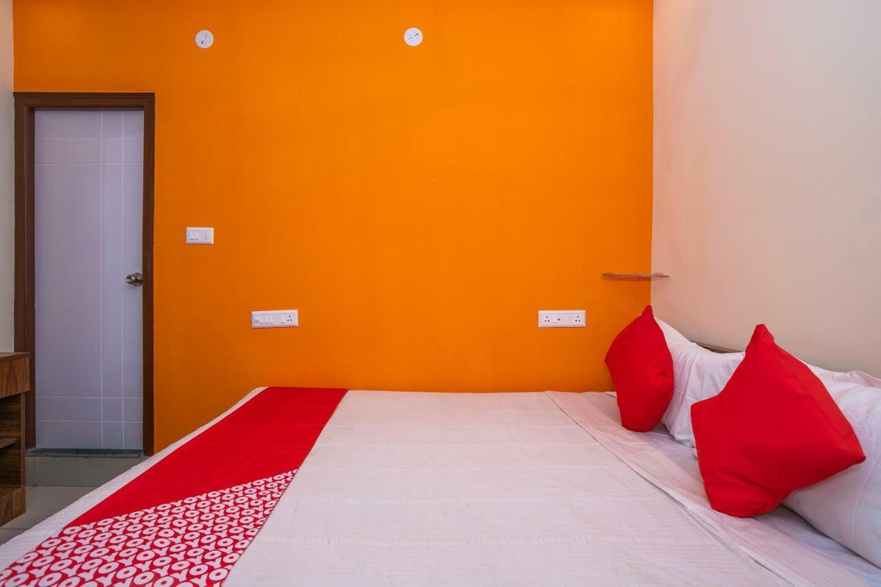 Oyo 38753 Shri Krishna Nandagokula Hotel 3*