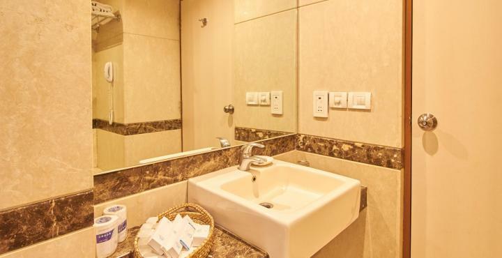 Hotel The Royale Senate , Hebbal 3*