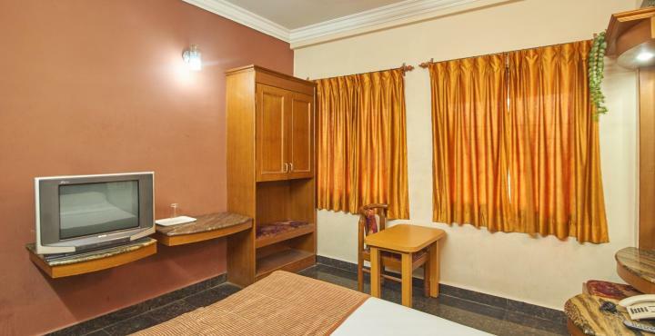 Hotel Chinna's Residency