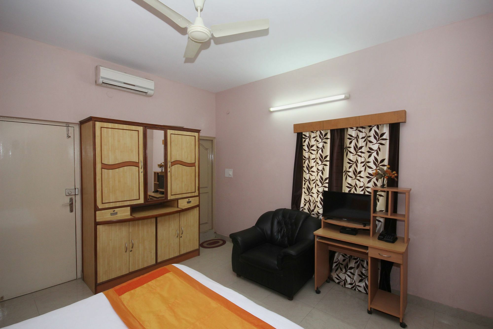 Hotel Itsy Shree Comforts Bangalore