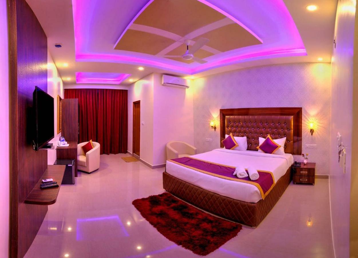 The Royal 3*