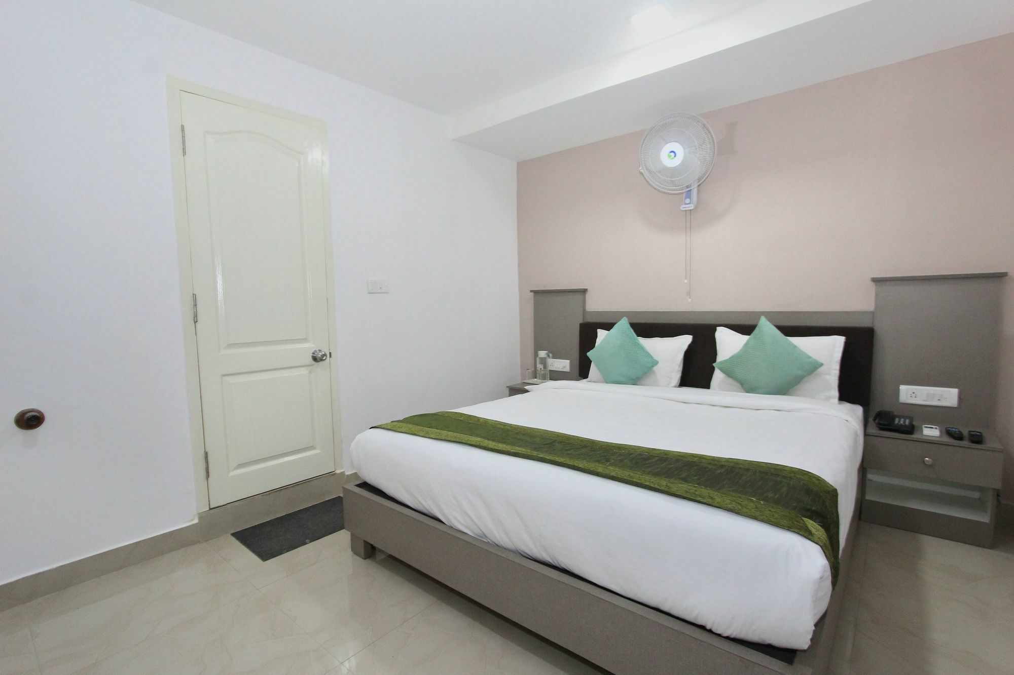 Oyo 4290 Silicon Suits Apartment