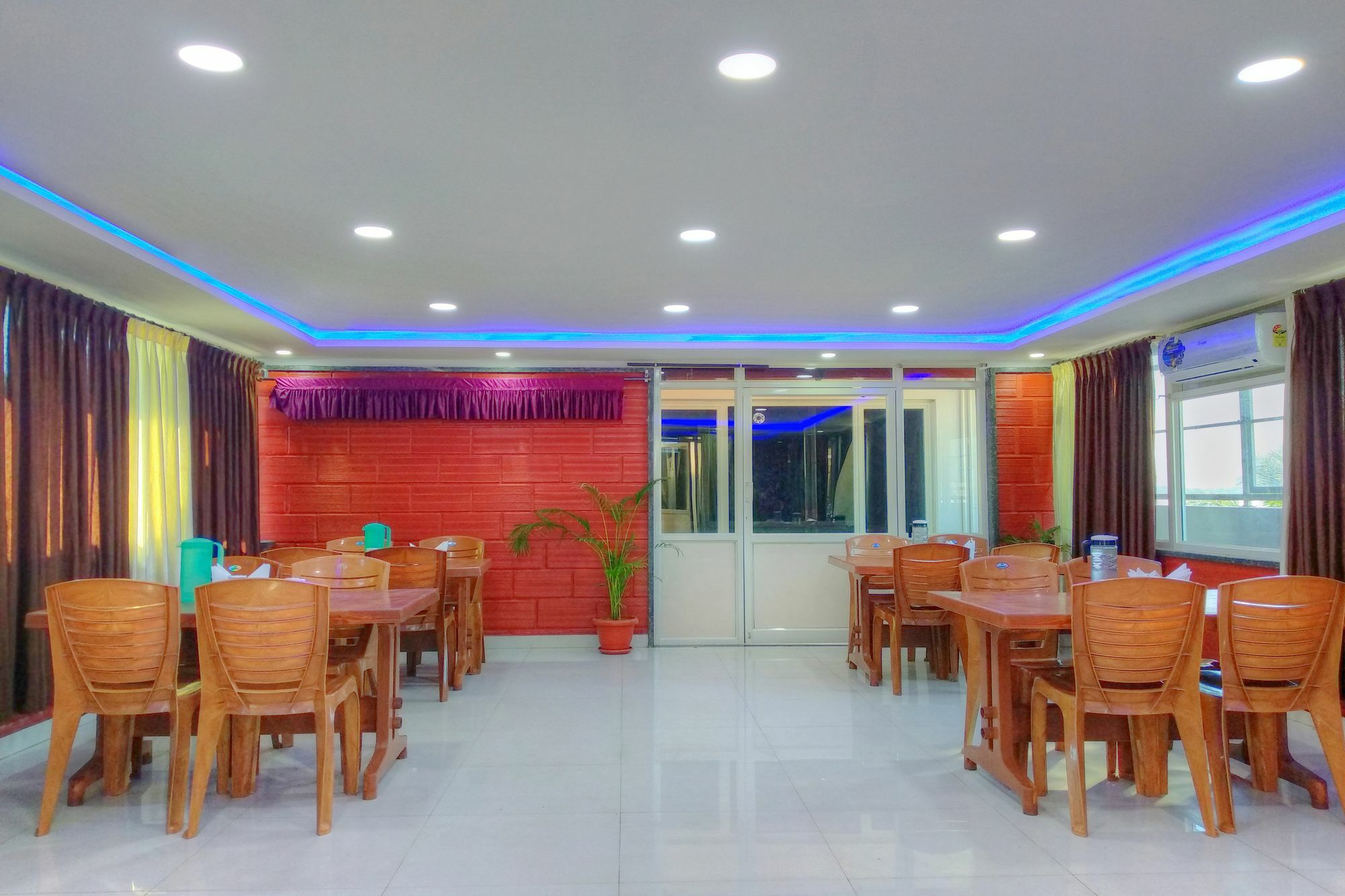 Oyo 10843 Rmv Savera