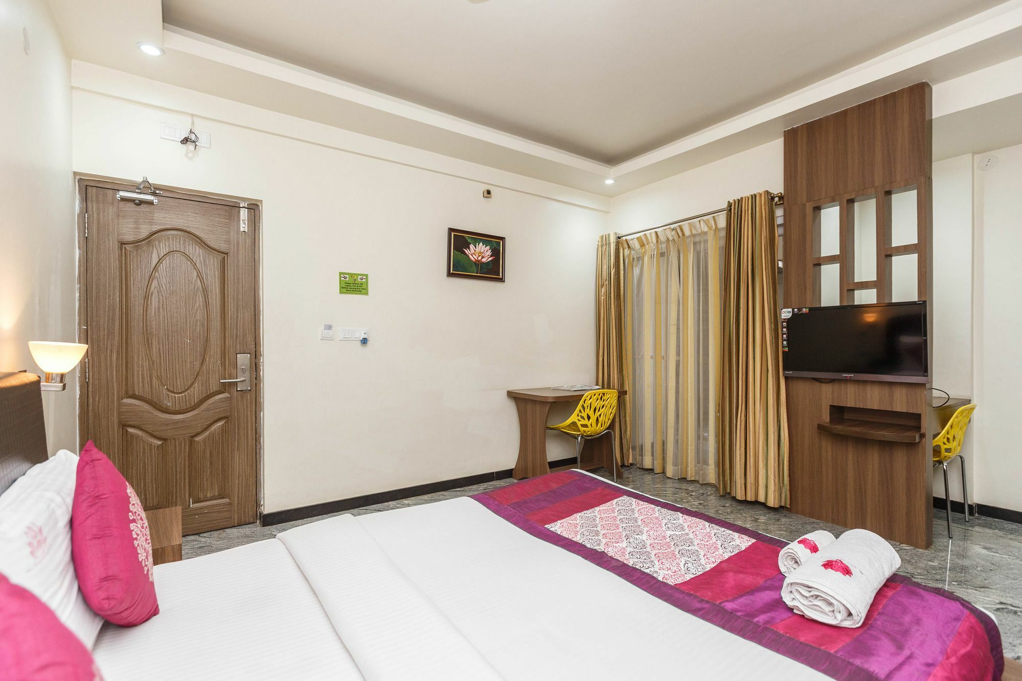 Aira Serviced Pvt Ltd Apartment *