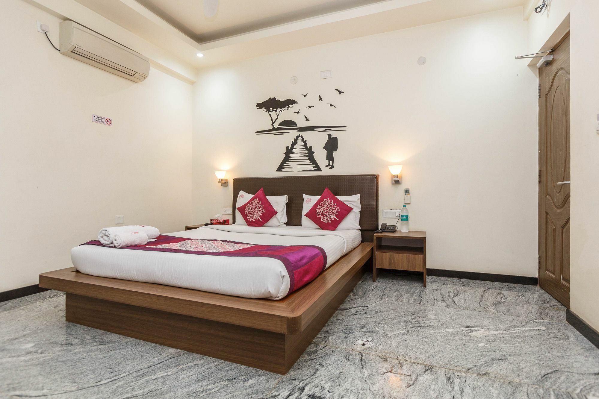 Aira Serviced Pvt Ltd Apartment