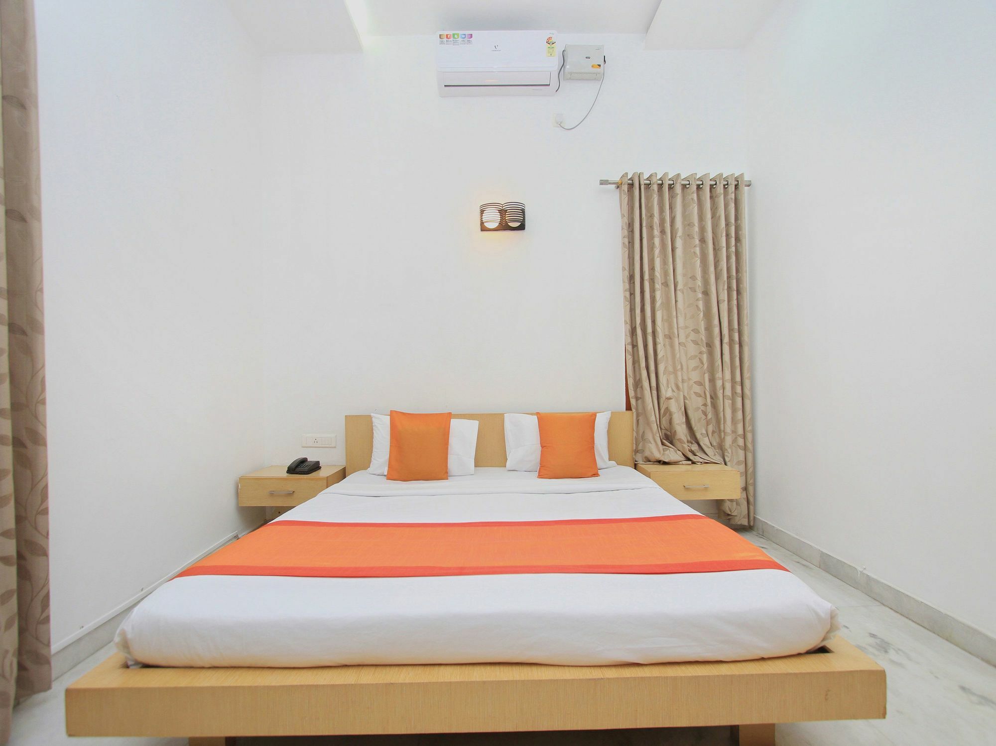 Capital O 11590 Red Carpet Hotel 3*