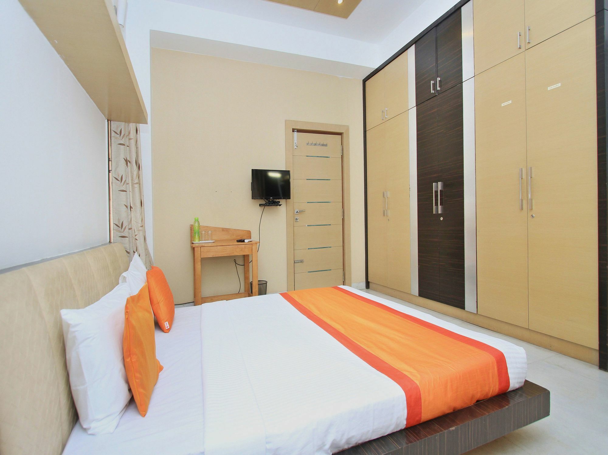 Hotel Capital O 11590 Red Carpet 3*