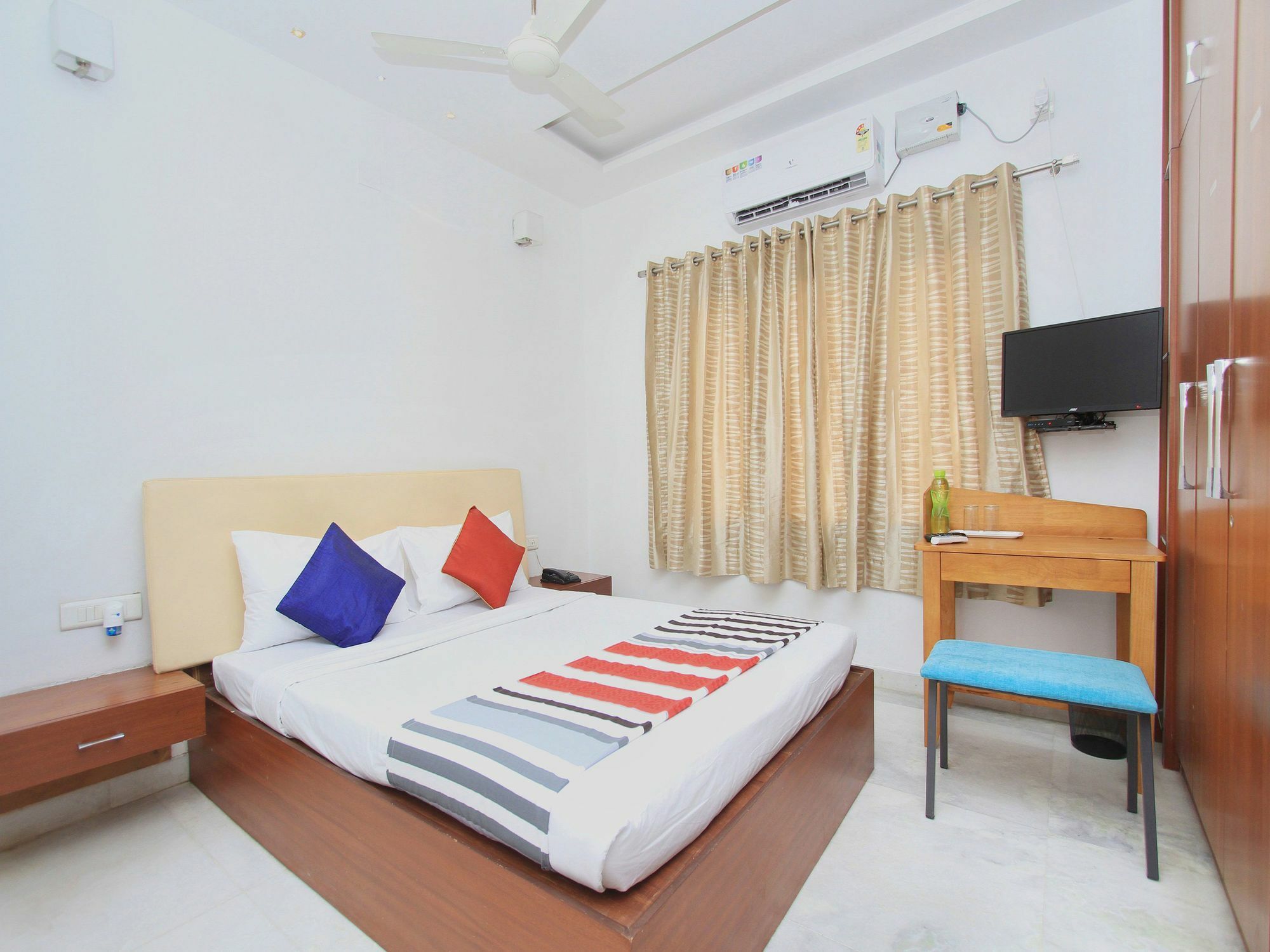 Capital O 11590 Red Carpet Hotel 3*