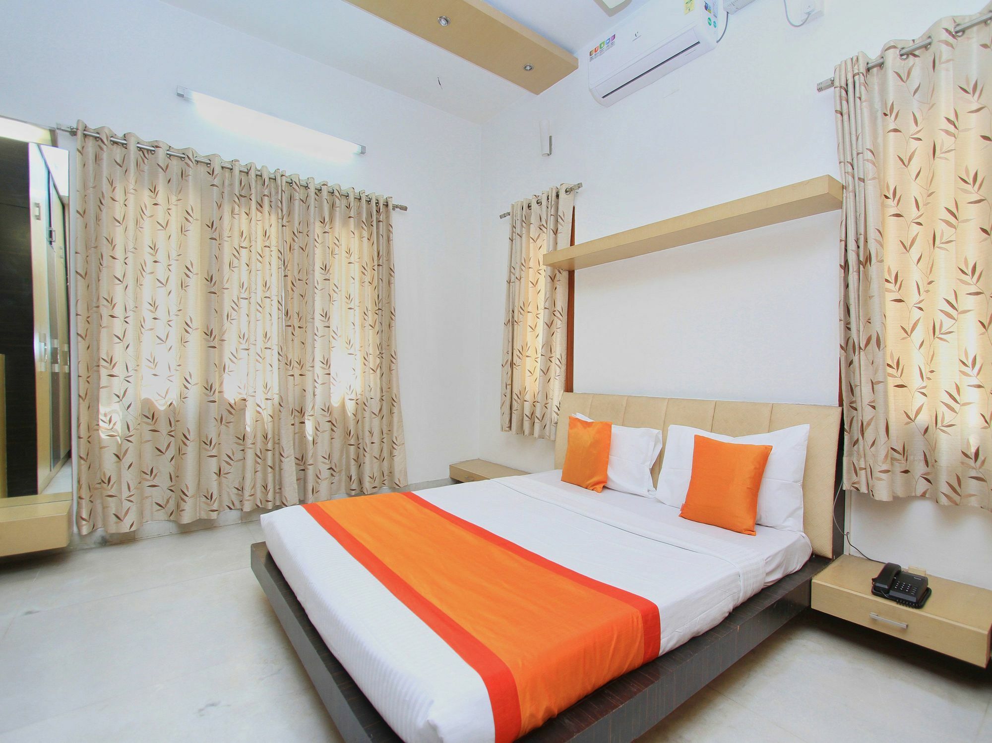 Capital O 11590 Red Carpet Hotel Bangalore