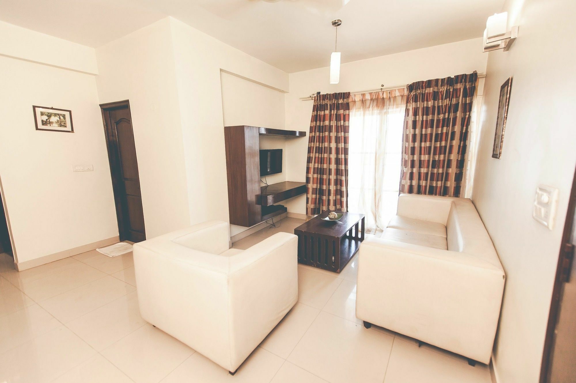Casa de hóspedes Royal Suites Hotel Apartments 3*