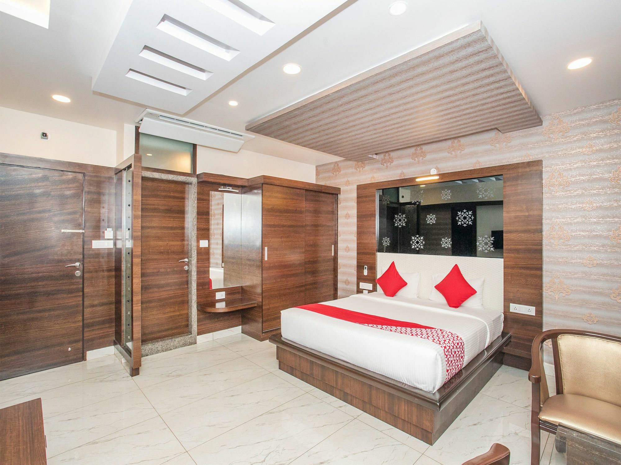 Capital O 15950 J K Residency
