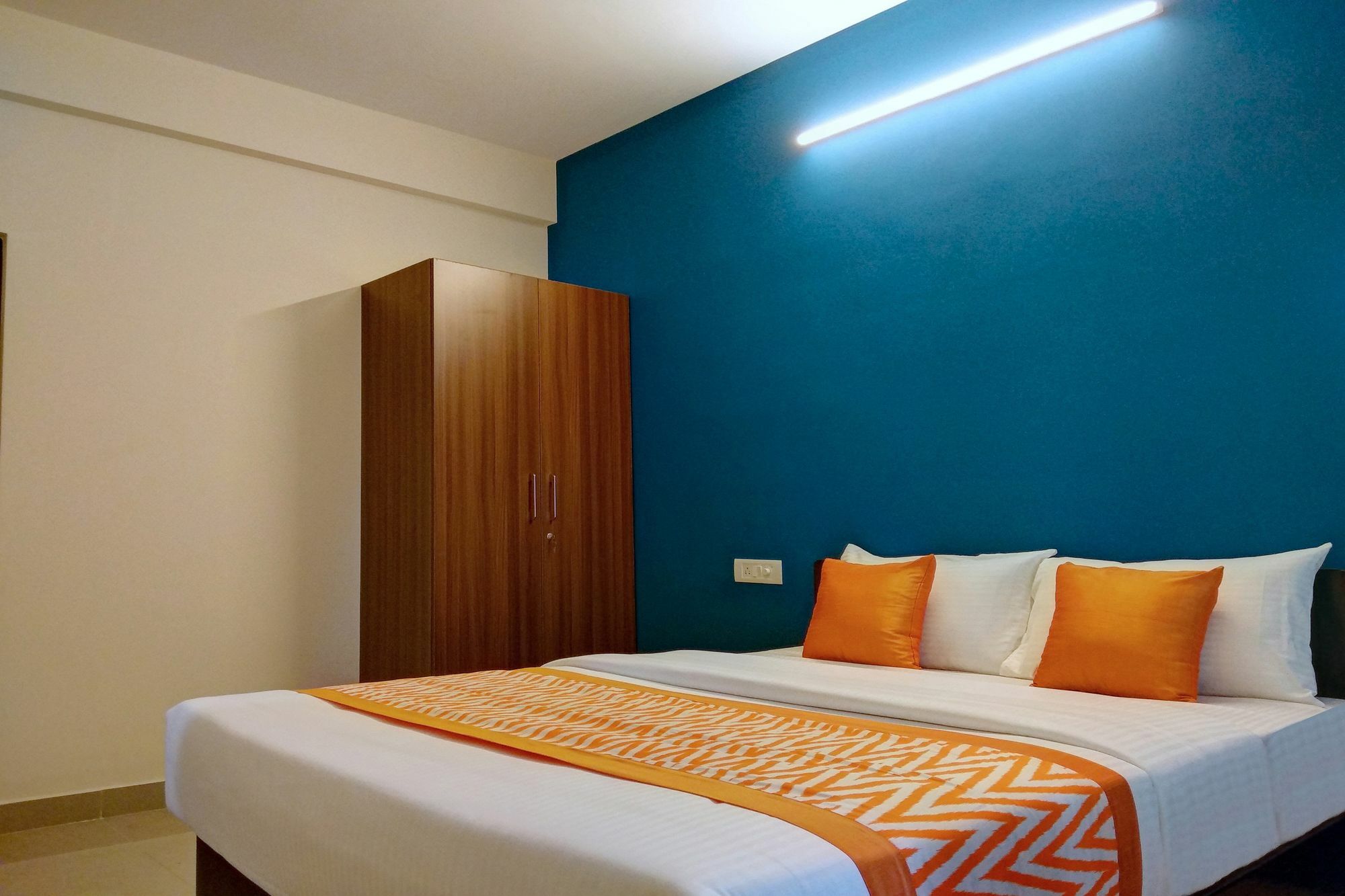 Hotel Treebo 12 Degrees West, 750 Mts From Embassy Golf Links Business Park