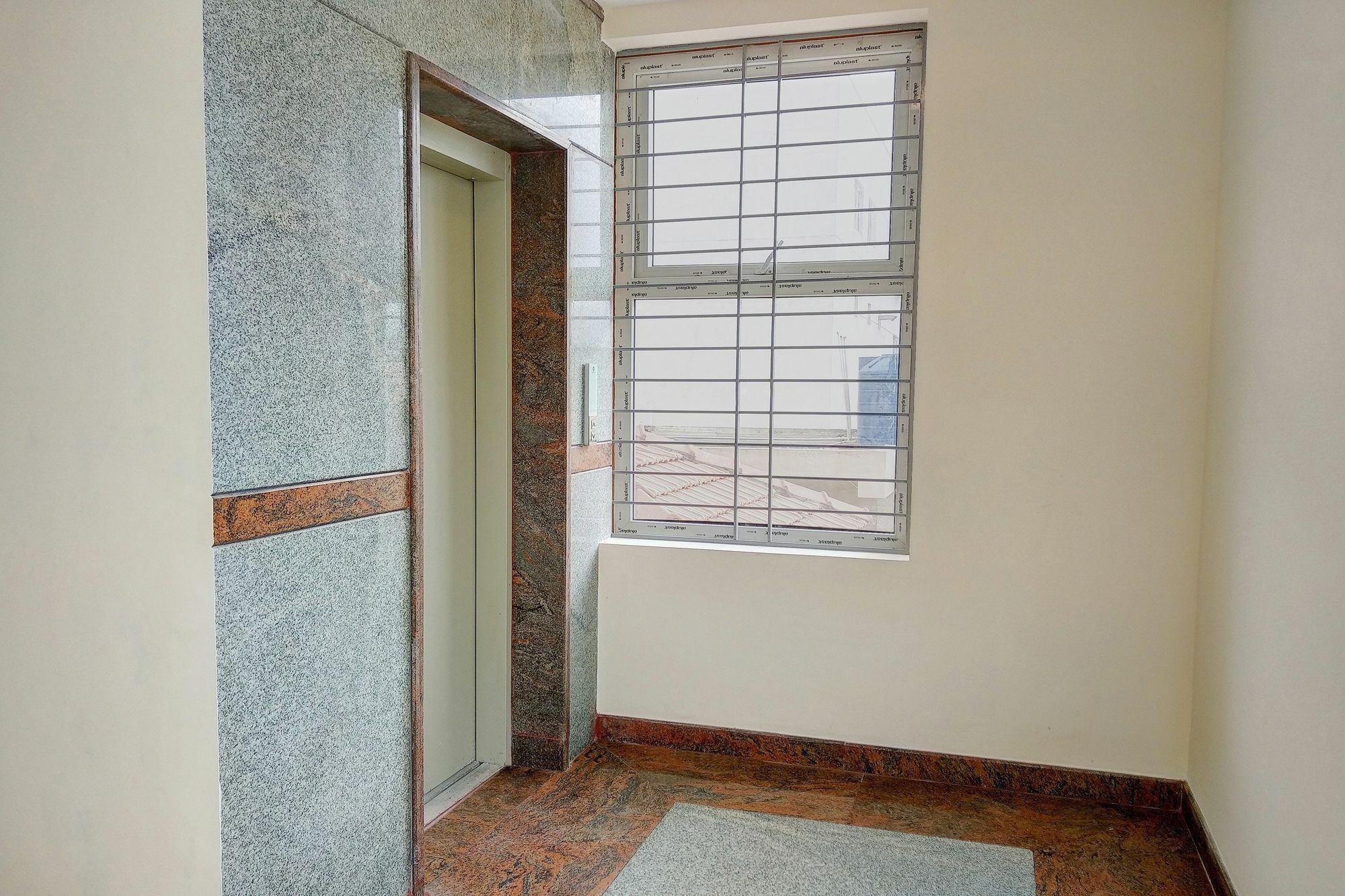 Treebo 12 Degrees West, 750 Mts From Embassy Golf Links Business Park Hotel Bangalore