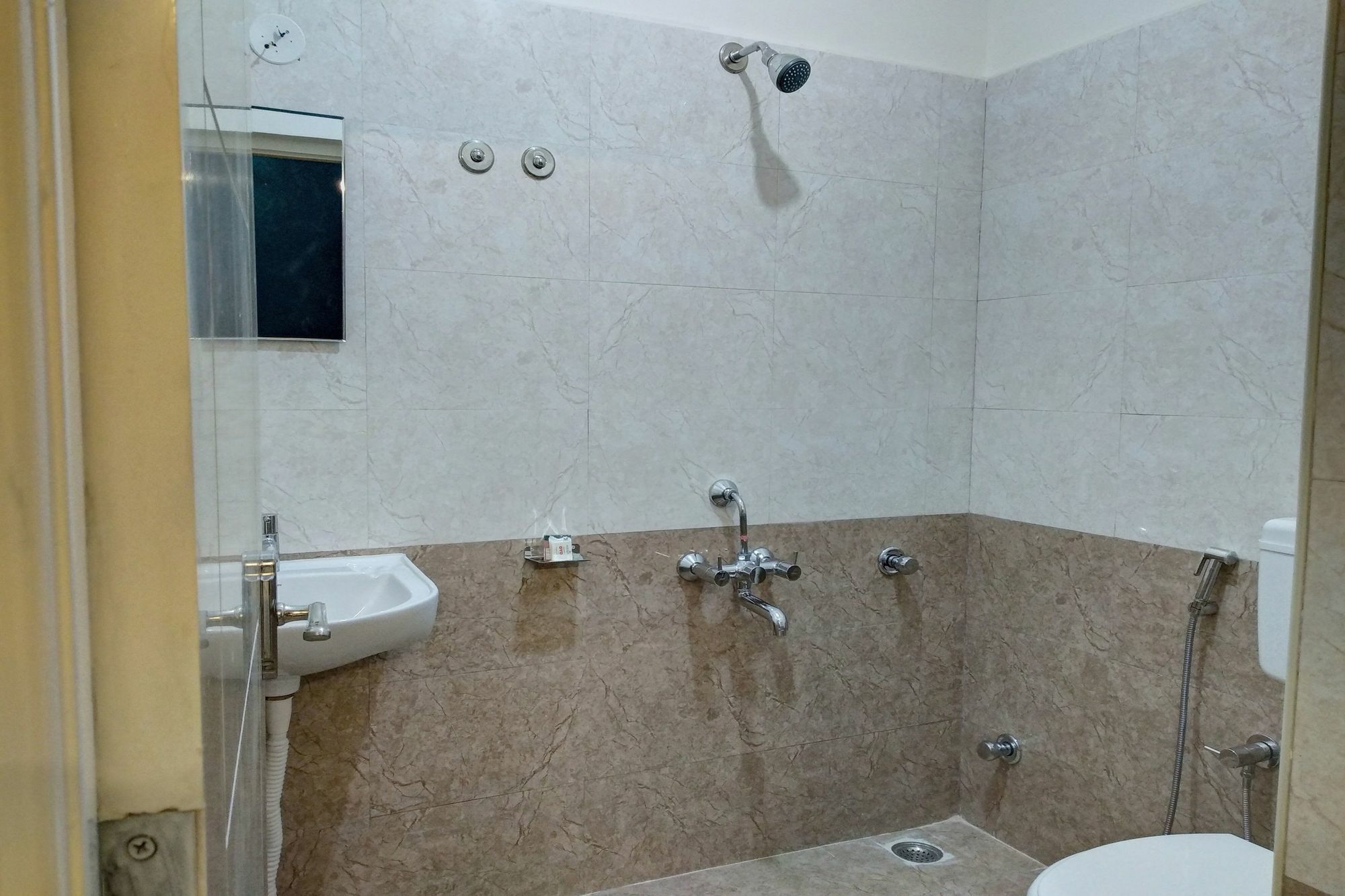 Hotel Treebo 12 Degrees West, 750 Mts From Embassy Golf Links Business Park 3*