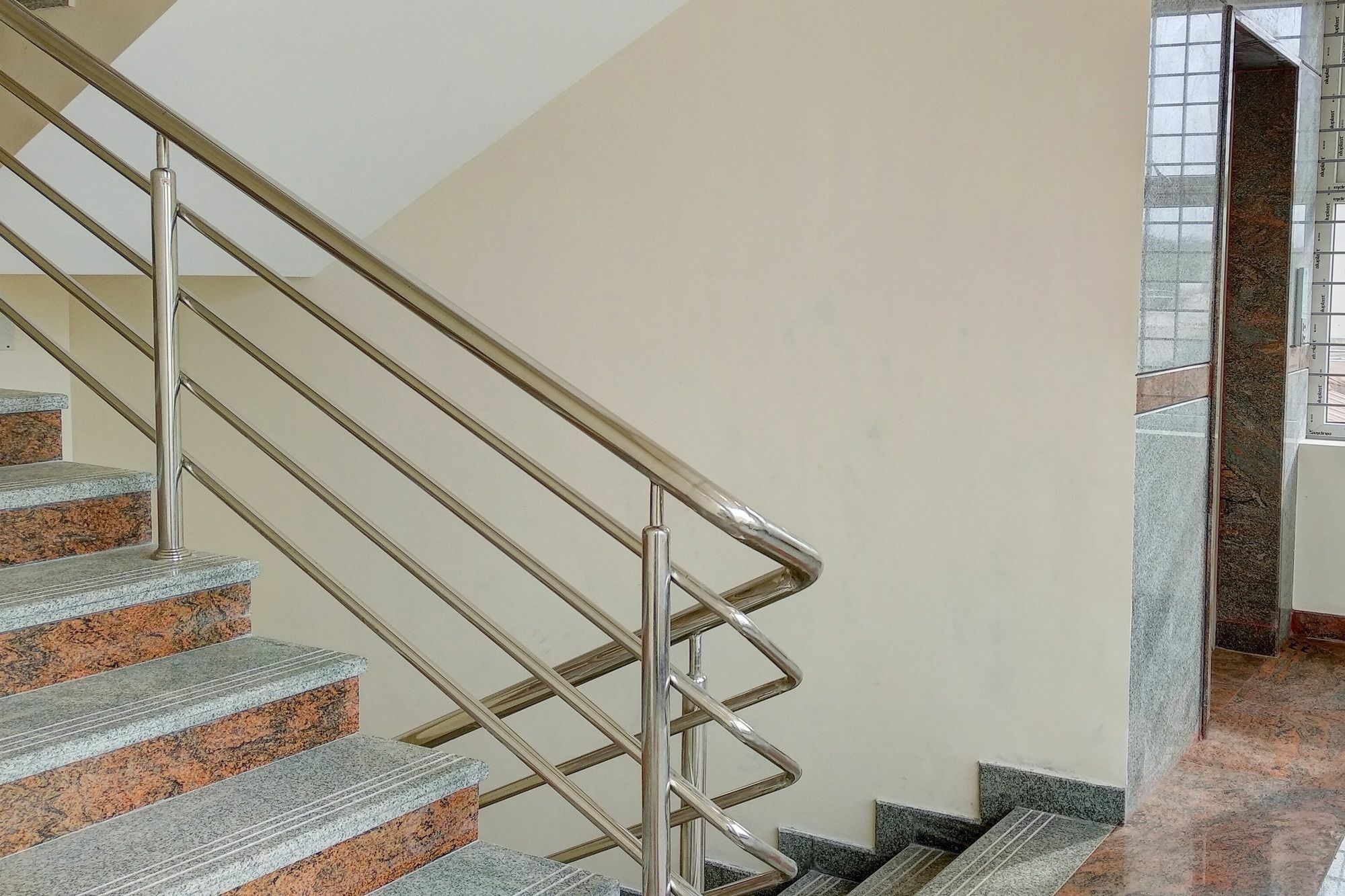 Treebo 12 Degrees West, 750 Mts From Embassy Golf Links Business Park