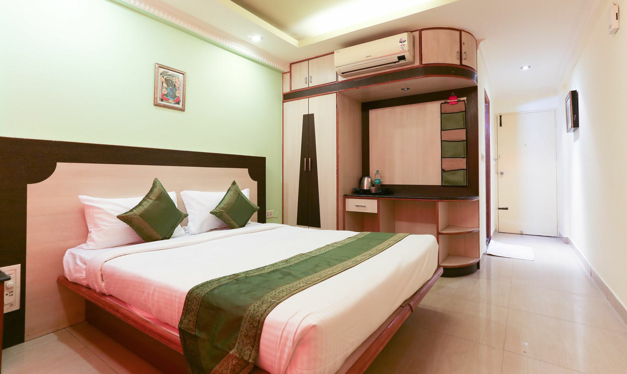 Hotel Treebo Trip Grand Regency Bangalore