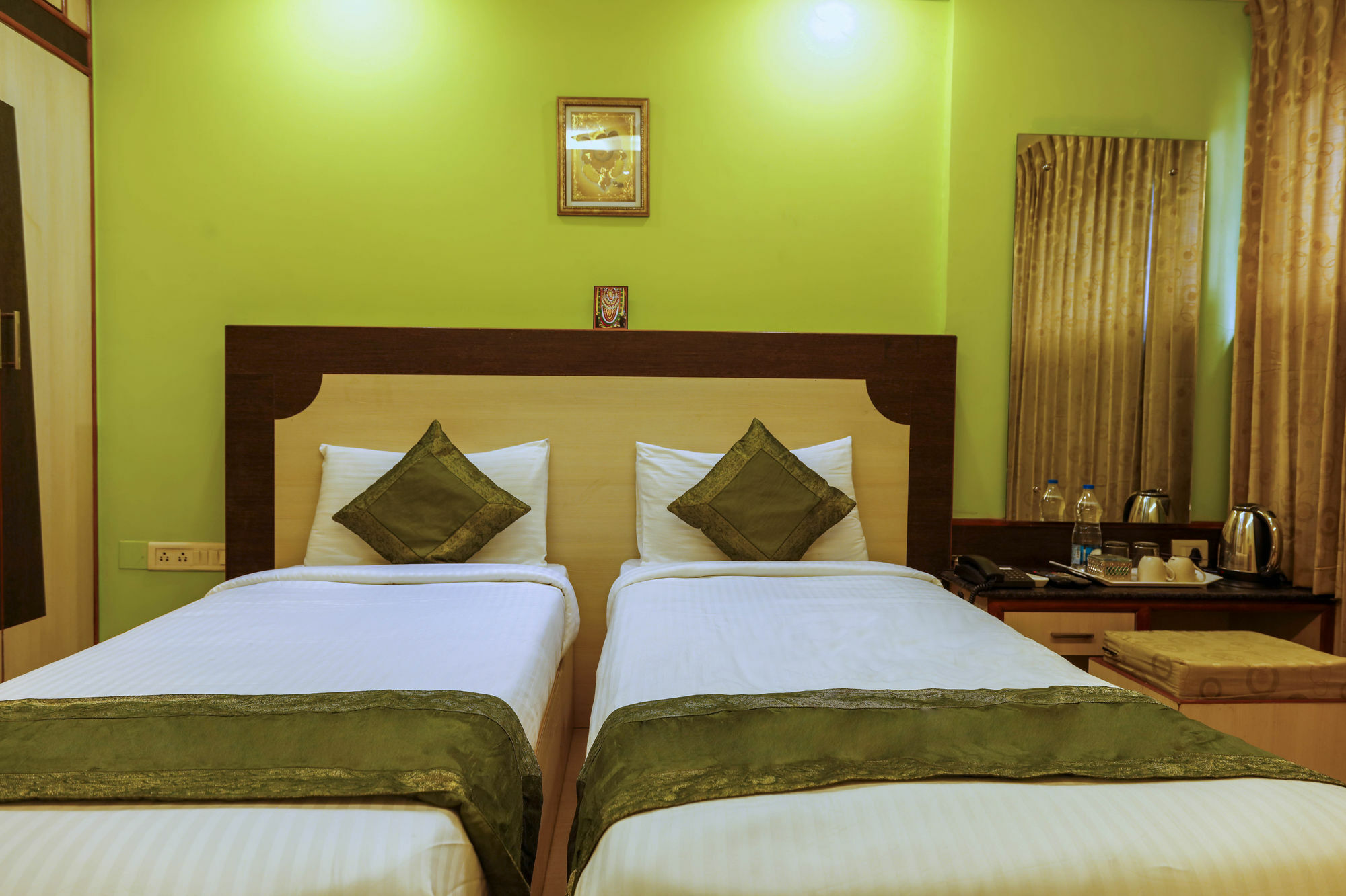 Treebo Trip Grand Regency Hotel 3*