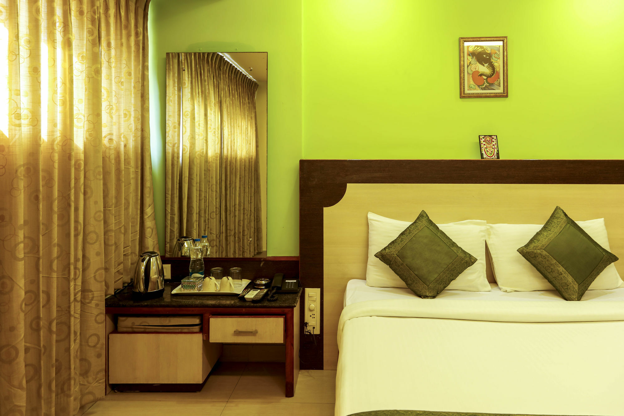 Treebo Trip Grand Regency Hotel 3*