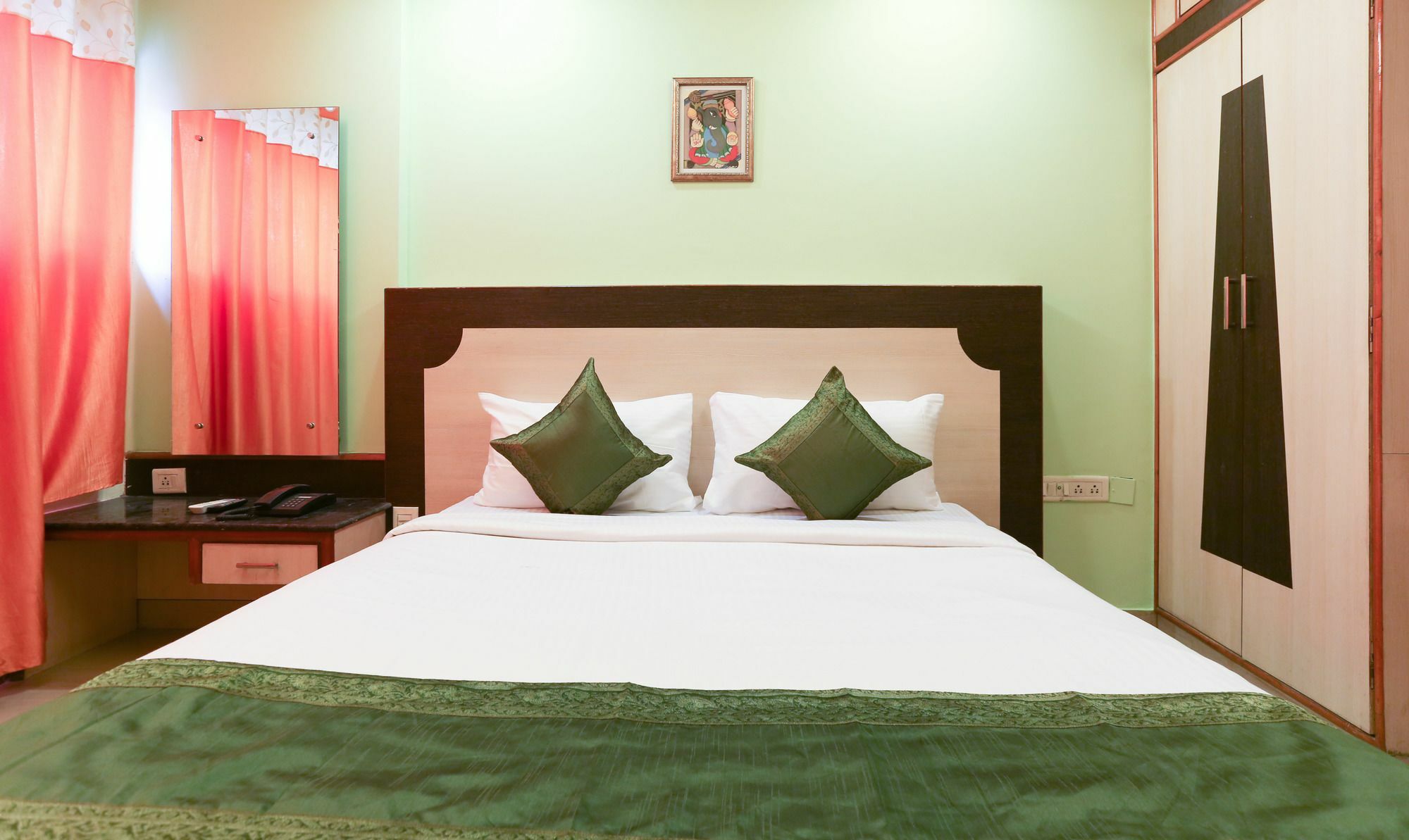 Treebo Trip Grand Regency Hotel 3*