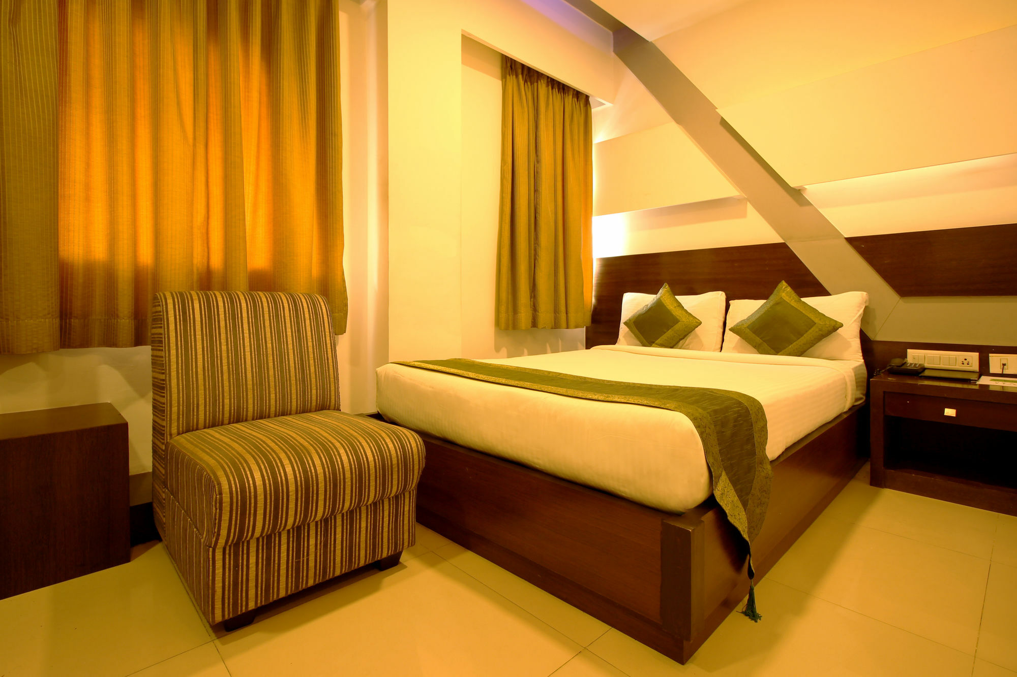 Treebo Trend Edge St Marks Road Hotel 3*