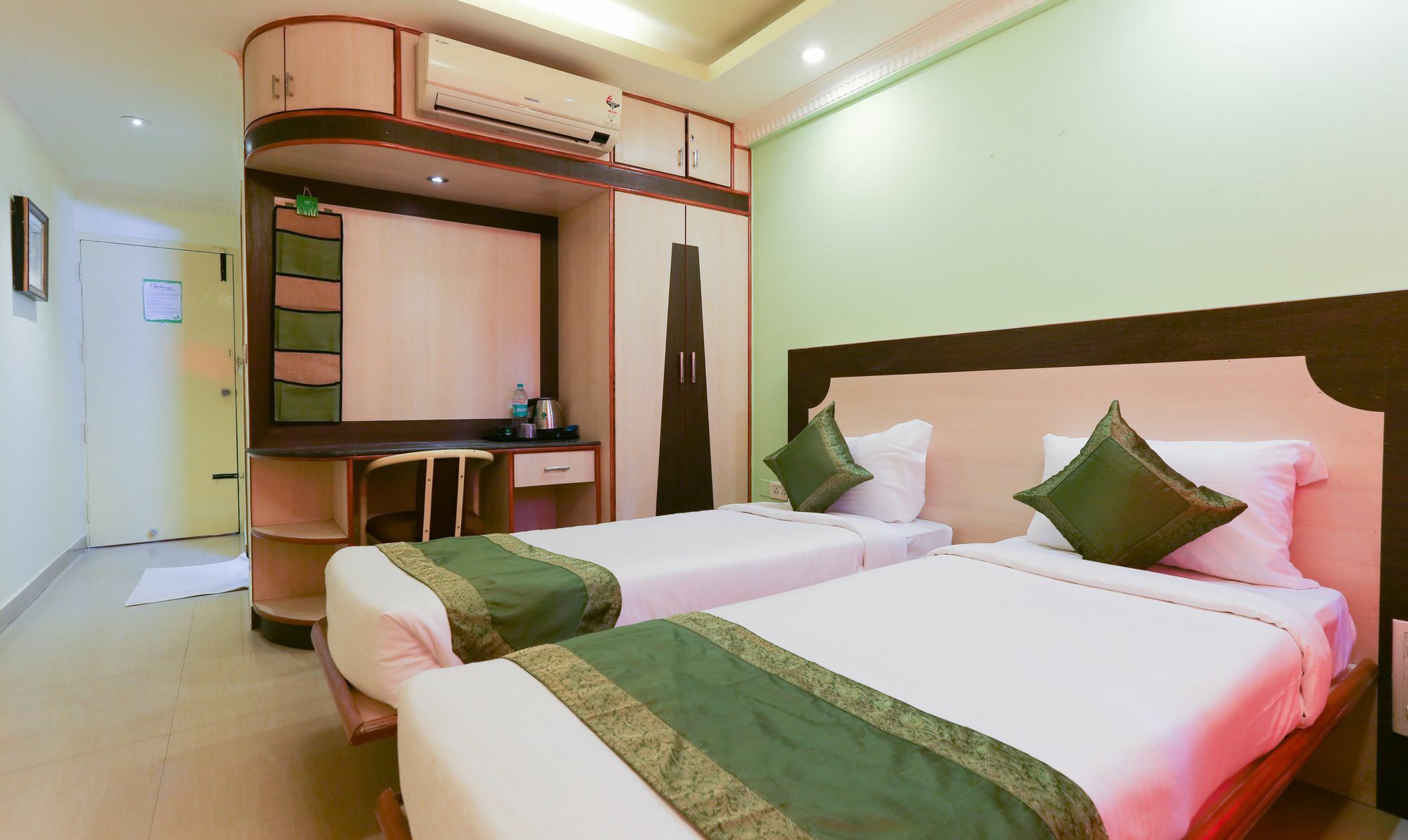 Hotel Treebo Trip Grand Regency 3*