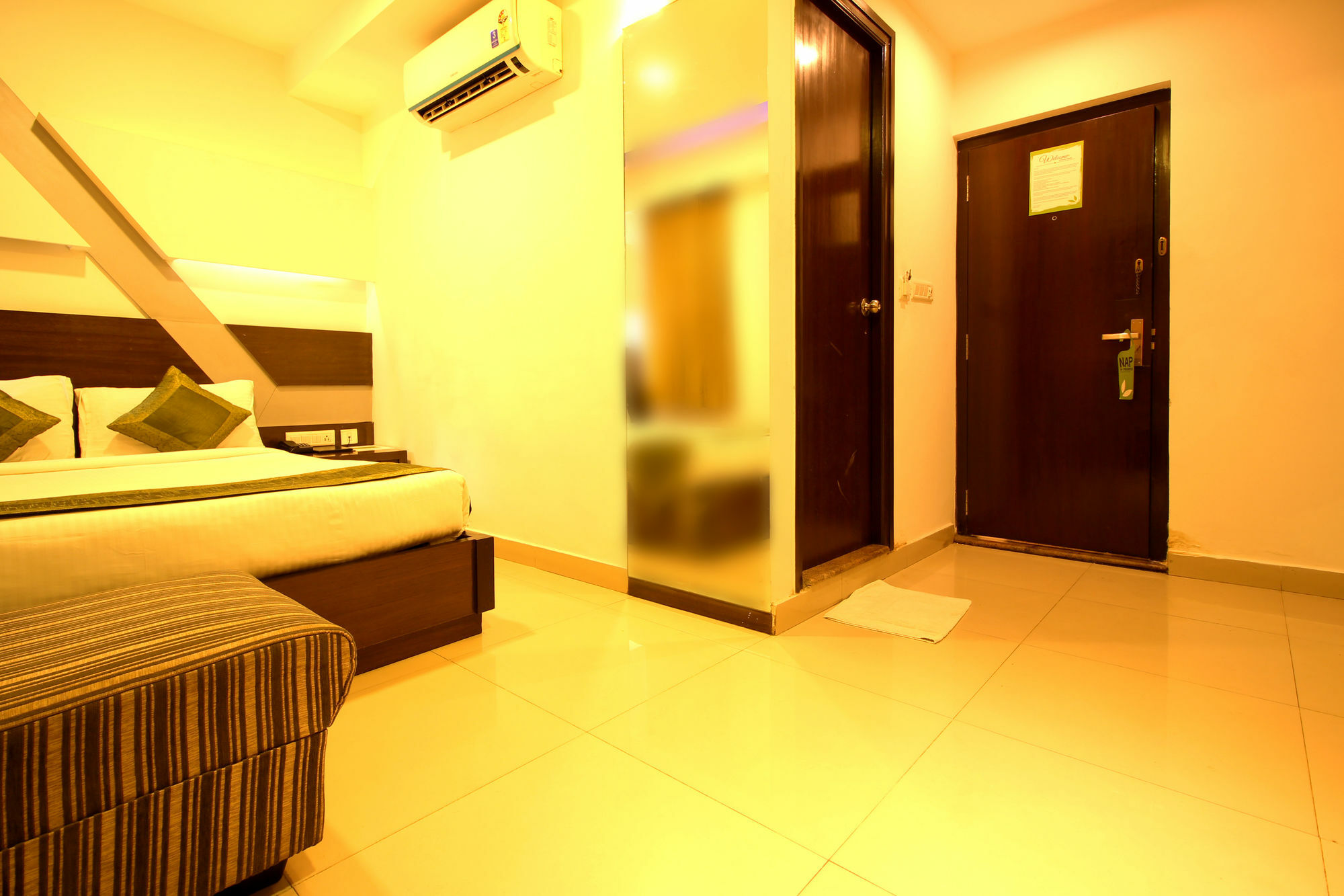 Hotel Treebo Trend Edge St Marks Road 3*