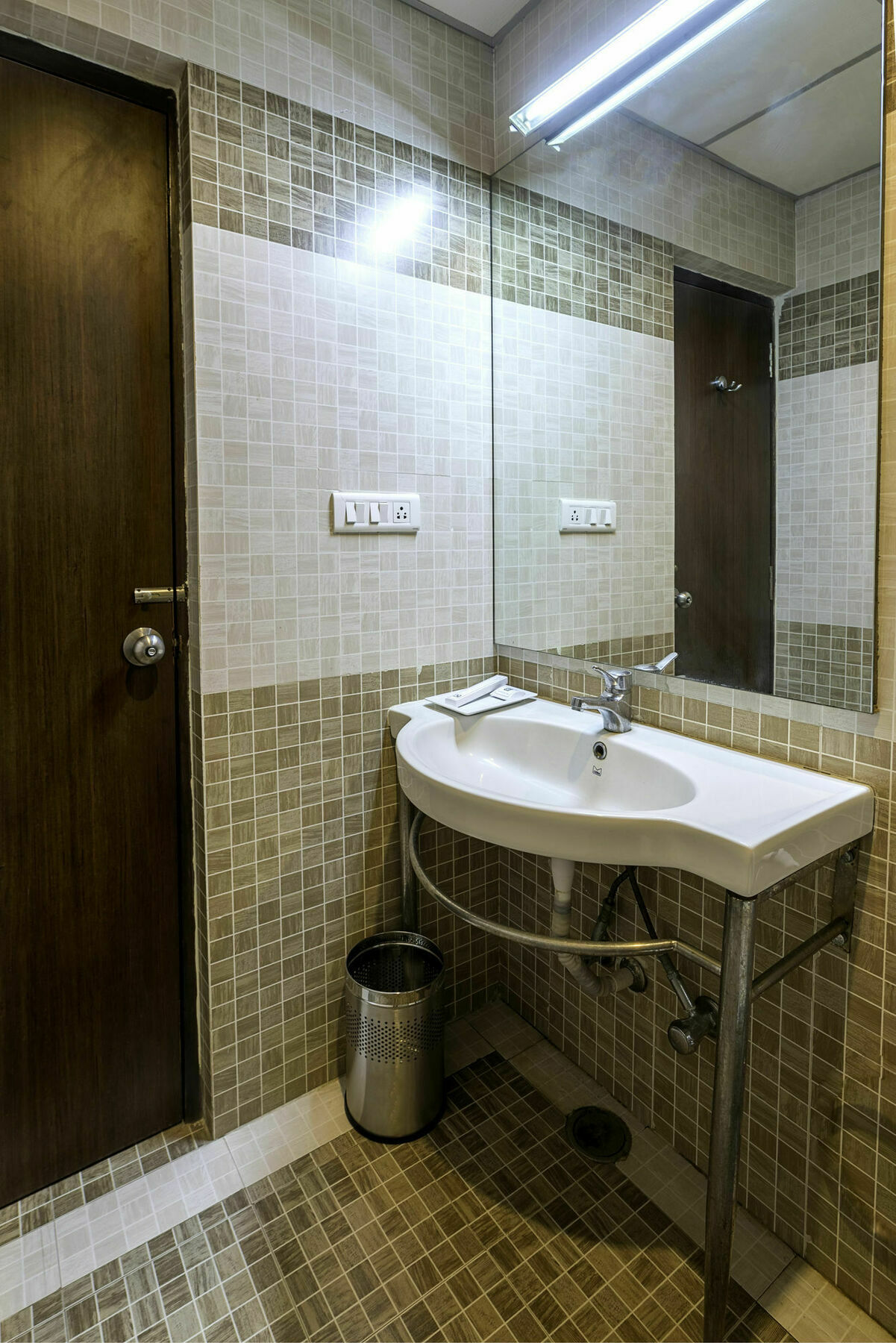 Treebo Trend Edge St Marks Road Hotel Bangalore