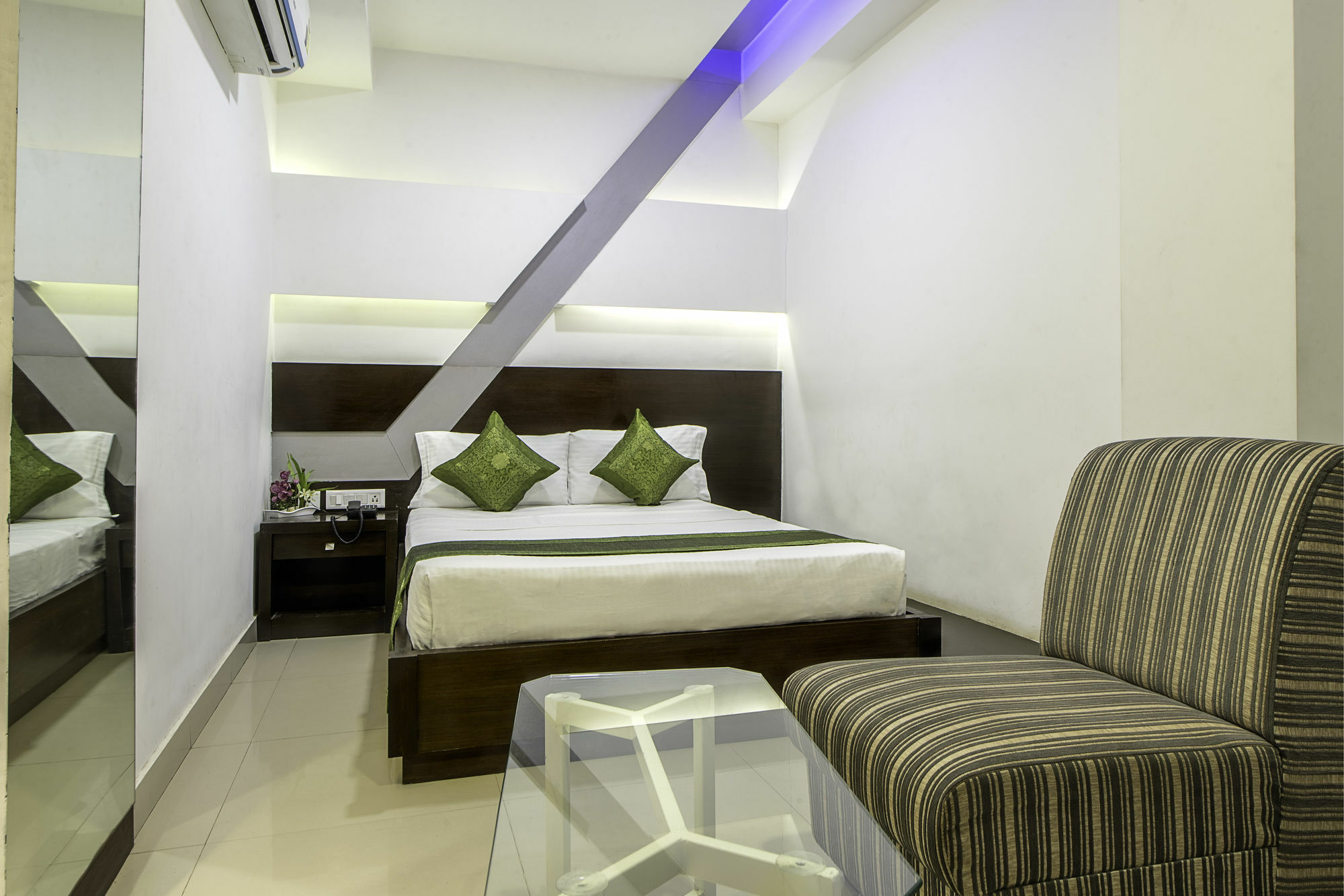 Hotel Treebo Trend Edge St Marks Road Bangalore