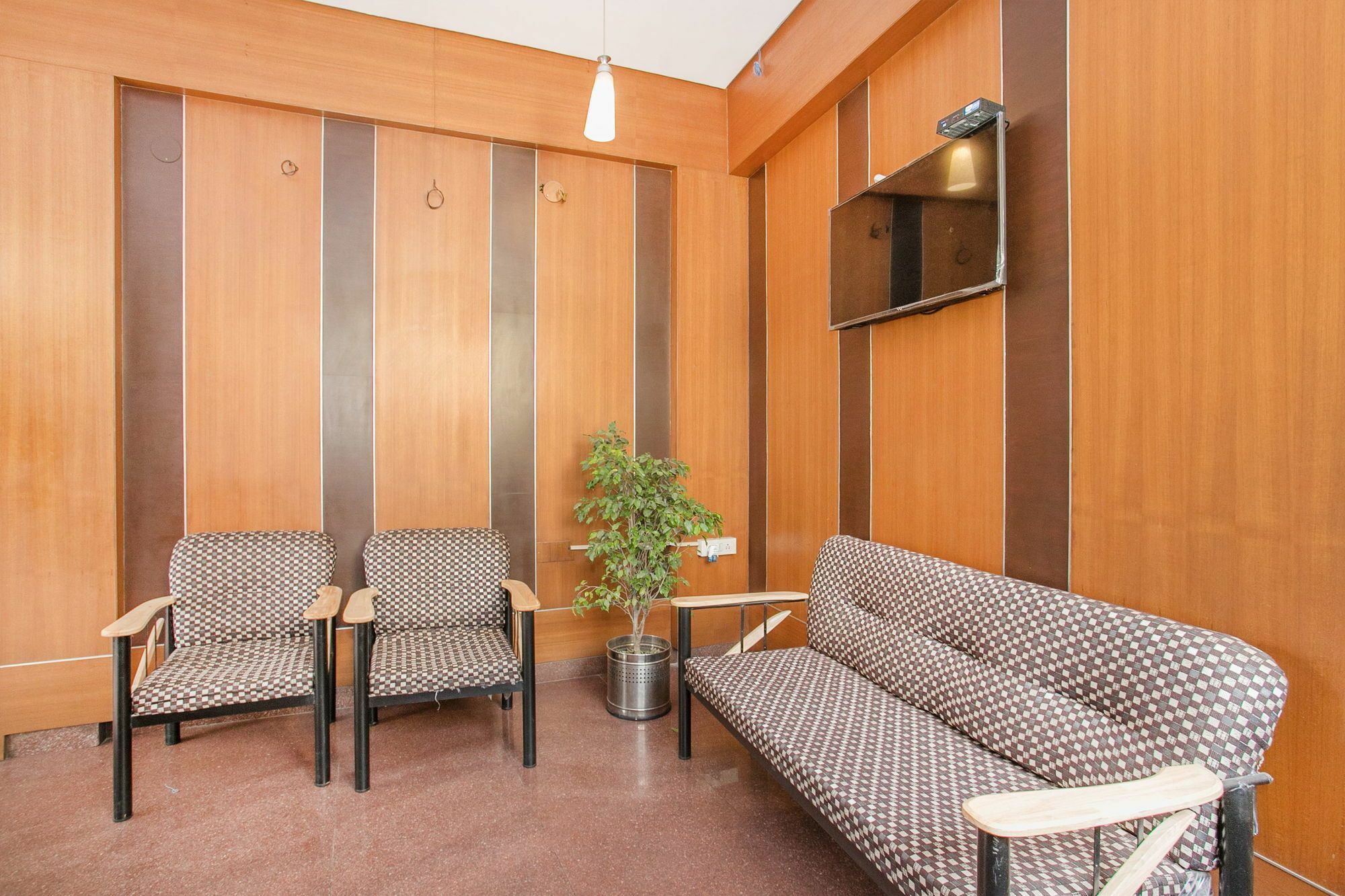 Oyo 7669 The Trinitywood Hotel 3*