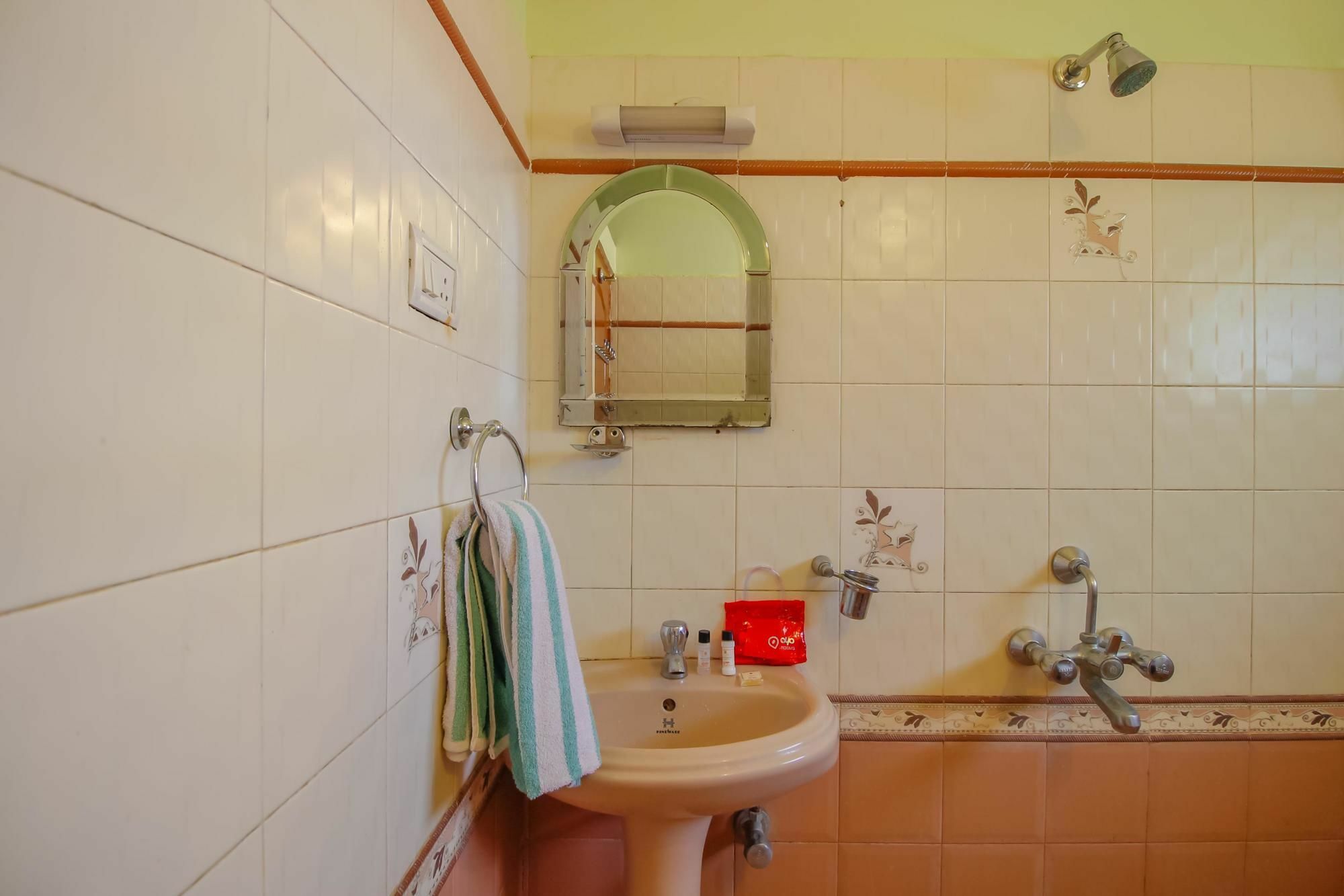 Oyo 894 Apartment Hotel 510 Chetana 3*
