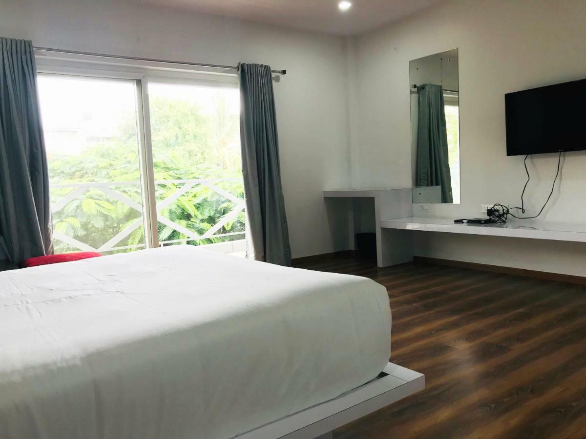 Aston Hotel
