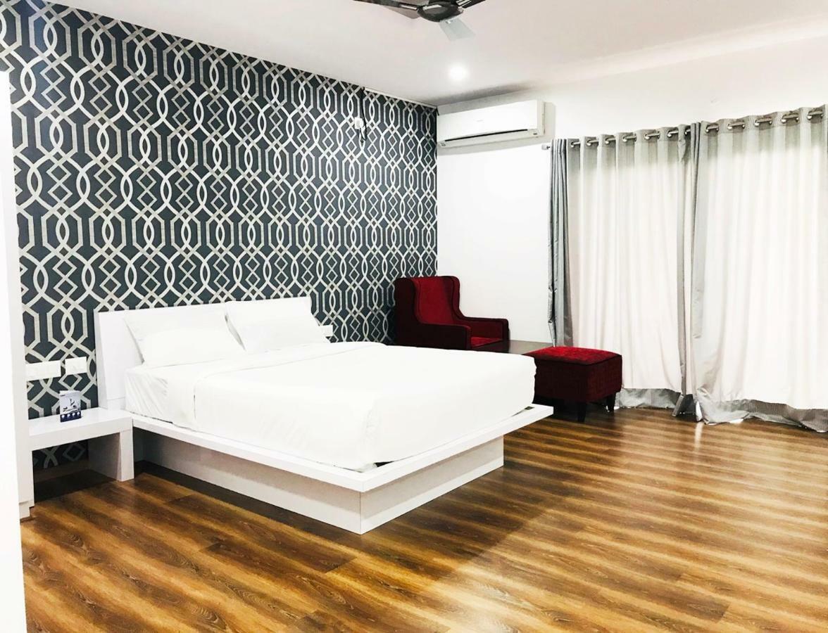 Aston Hotel