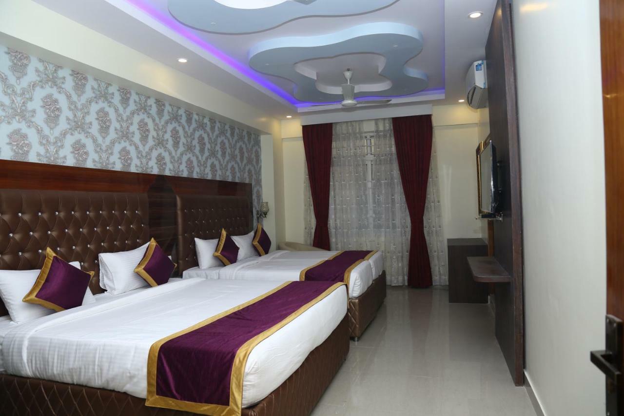 The Royal 3*