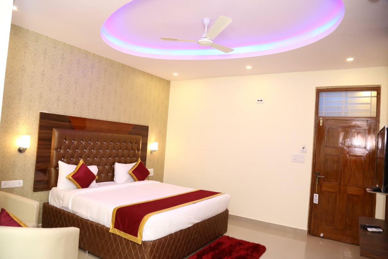The Royal Hotel 3*