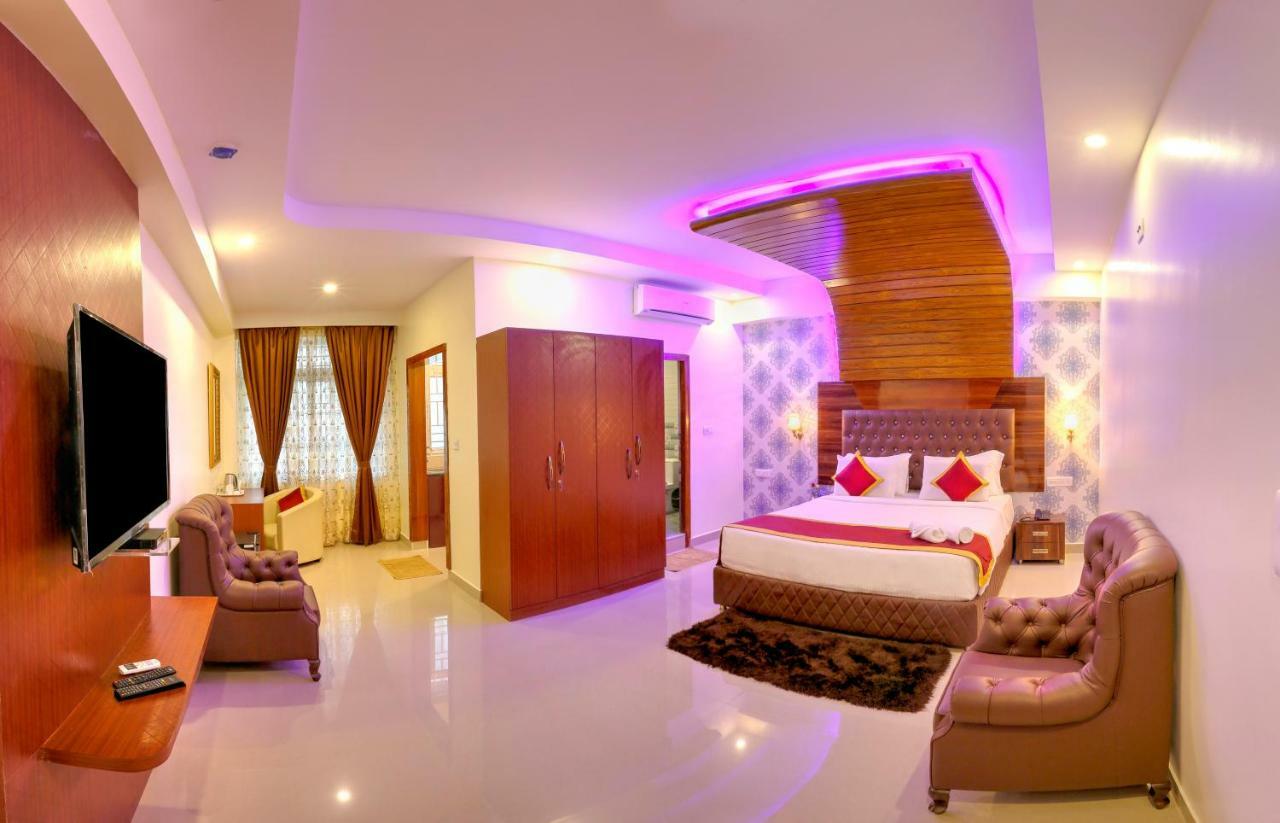 The Royal 3*