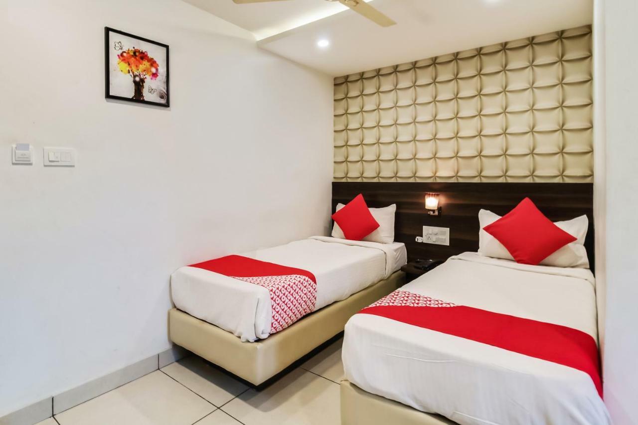Oyo 30525 Dwarka Grand Bangalore
