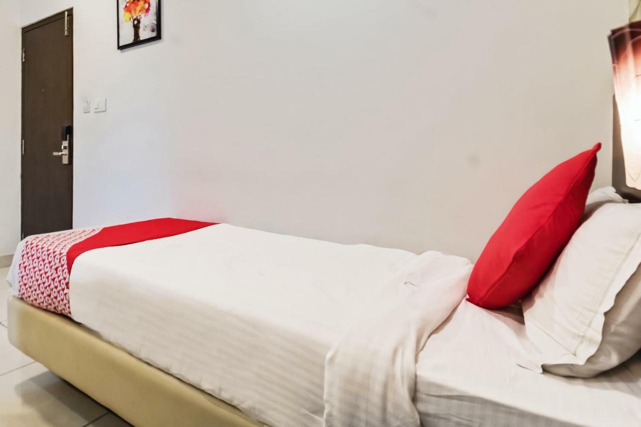Hotel Oyo 30525 Dwarka Grand