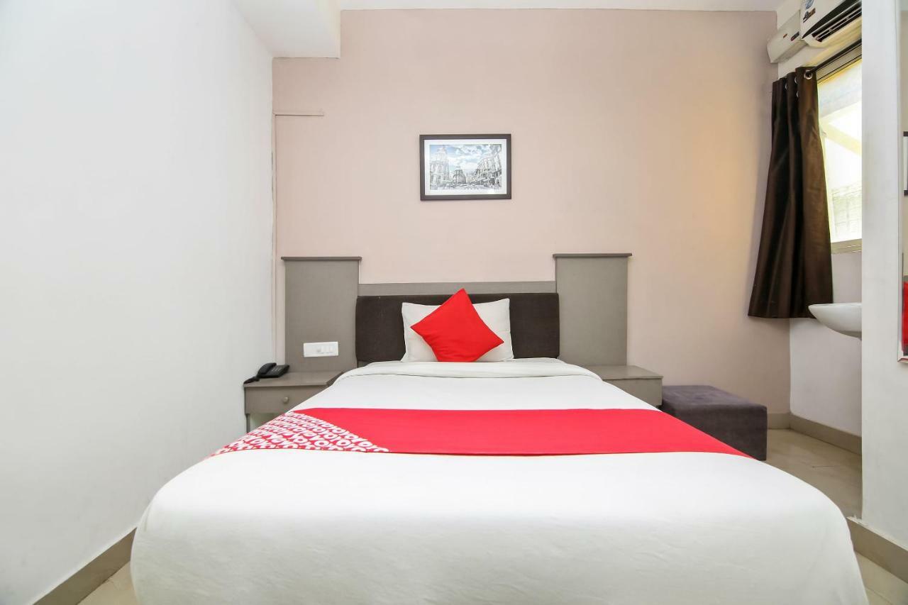 Apartment Oyo 4290 Silicon Suits