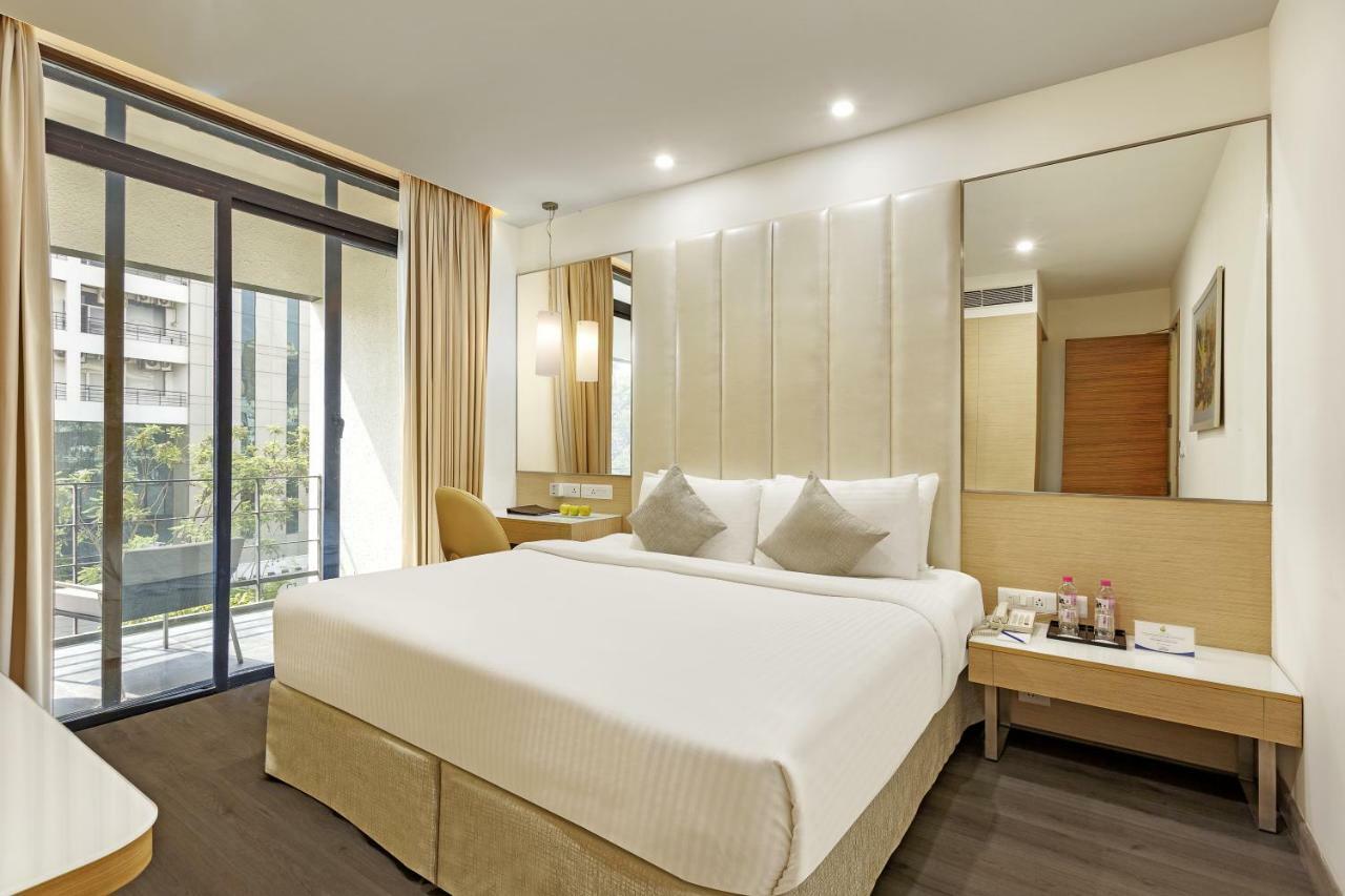 Hotel Sarovar Portico Outer Ring Road 4*