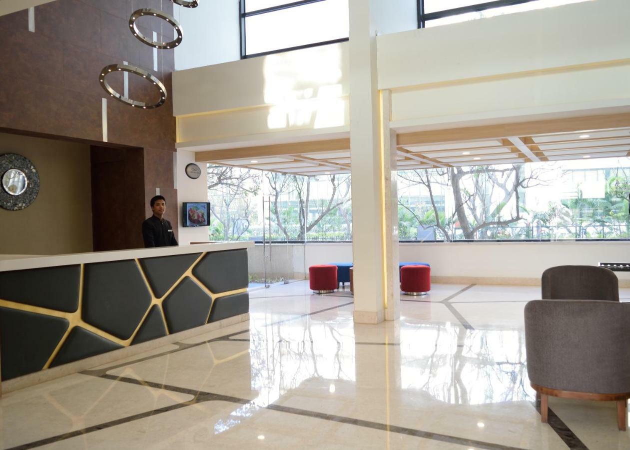 Hotel Sarovar Portico Outer Ring Road 4*