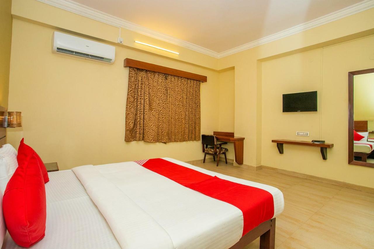 Oyo Flagship 15777 Janpath F St Hotel 3*