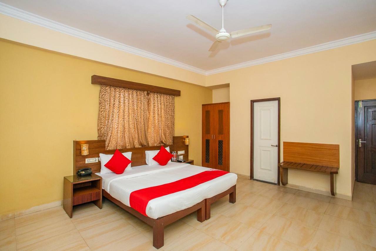 Oyo Flagship 15777 Janpath F St 3*
