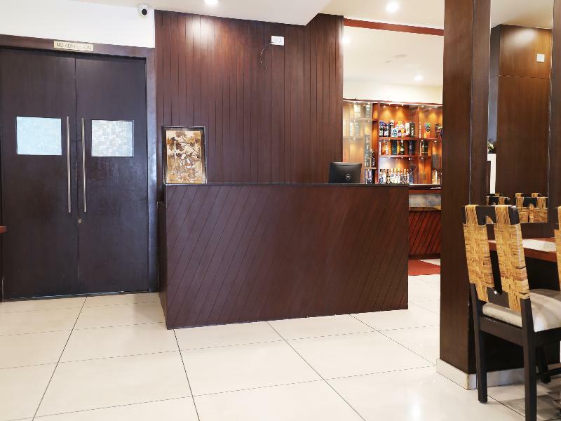 Capital O 28398 Mysore Gate Hotel