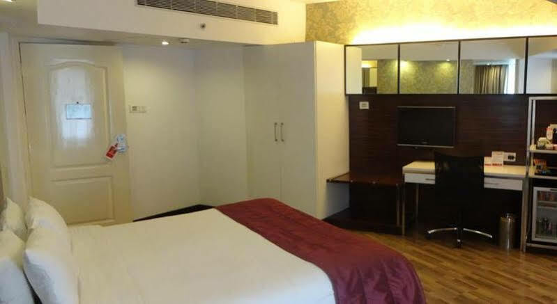 Hotel Regenta Place Bangalore, Cunningham Road Bangalore